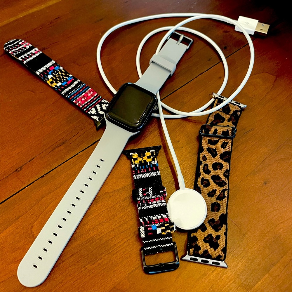 SOLD! Apple Watch SE 40MM